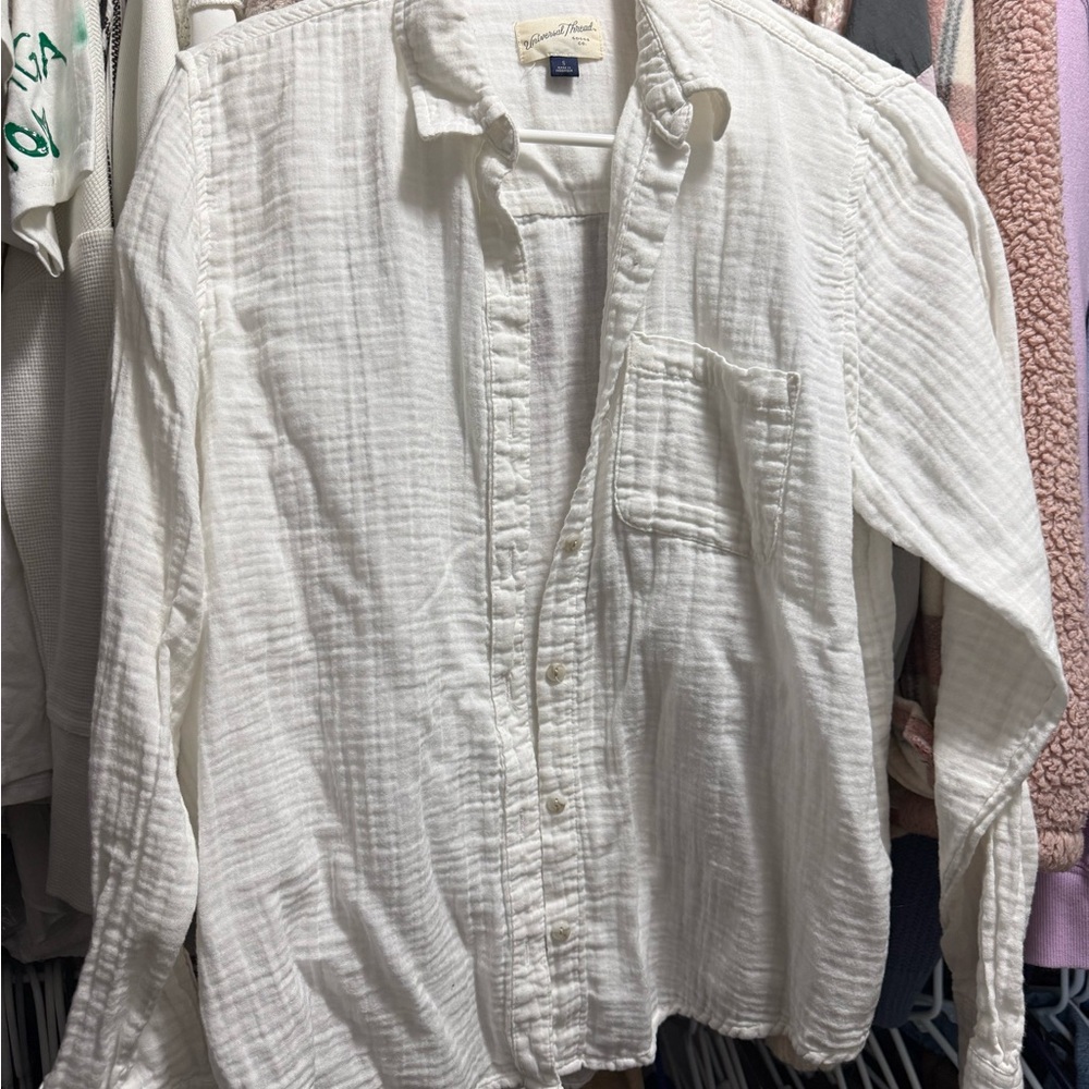 Universal Thread White Textured Button-Up Shirt